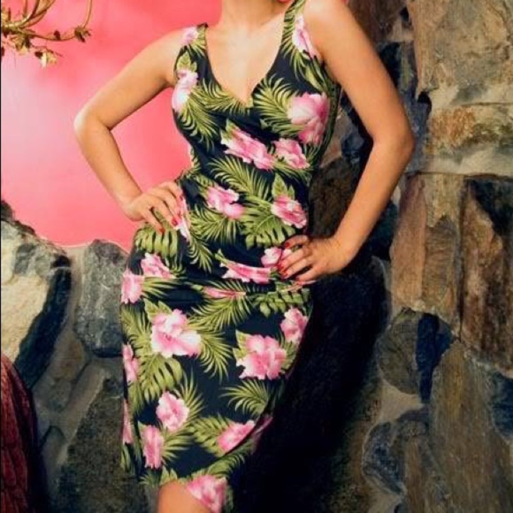 Pin up Girl Greta Hawaiian Hibiscus dress